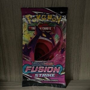 Pokémon TCG: Sword & Shield Fusion Strike Booster Pack (FACTORY SEALED) On Hand!